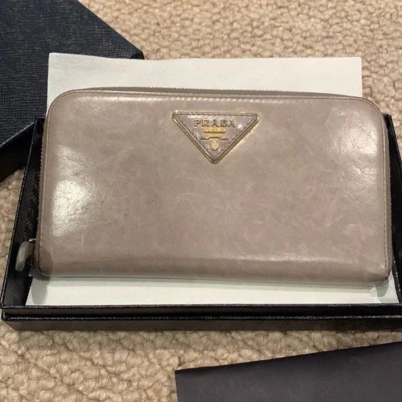 Prada Wallet - Picture 2 of 7